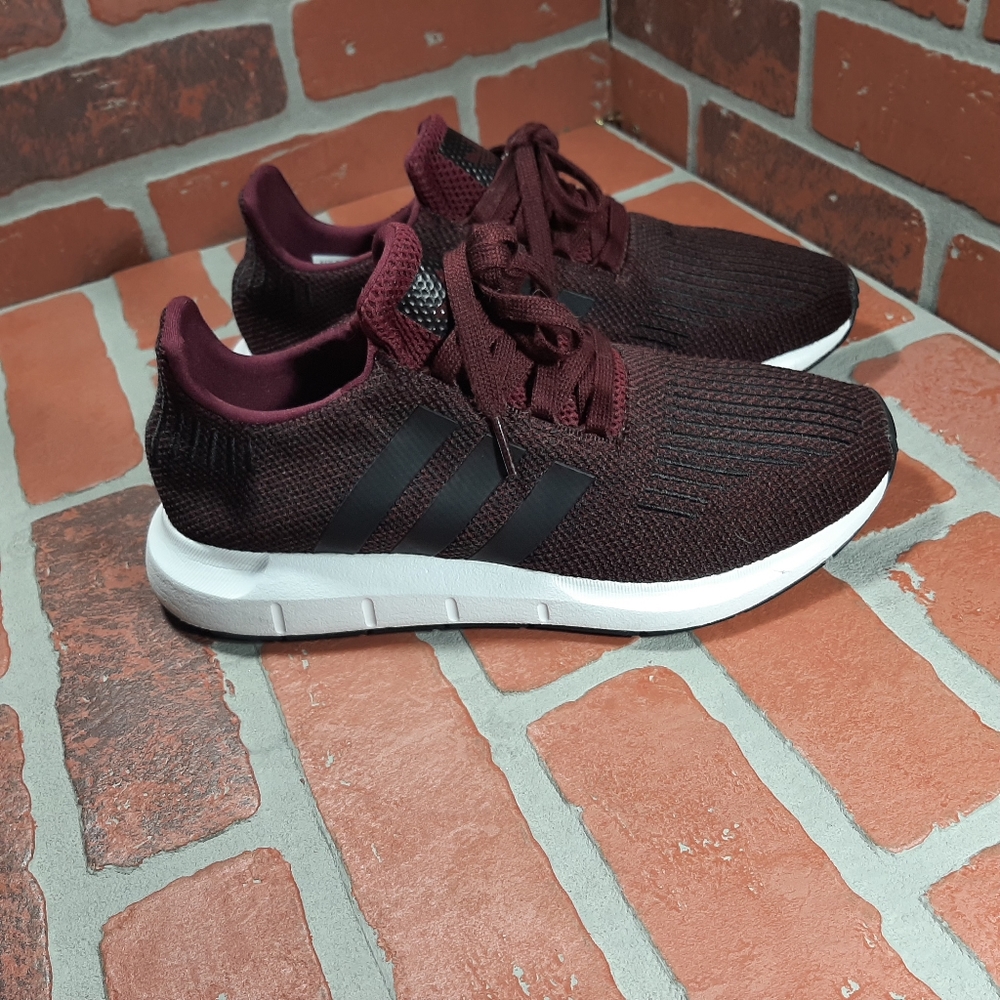 ADIDAS SWIFT RUN - Picture 4 of 8